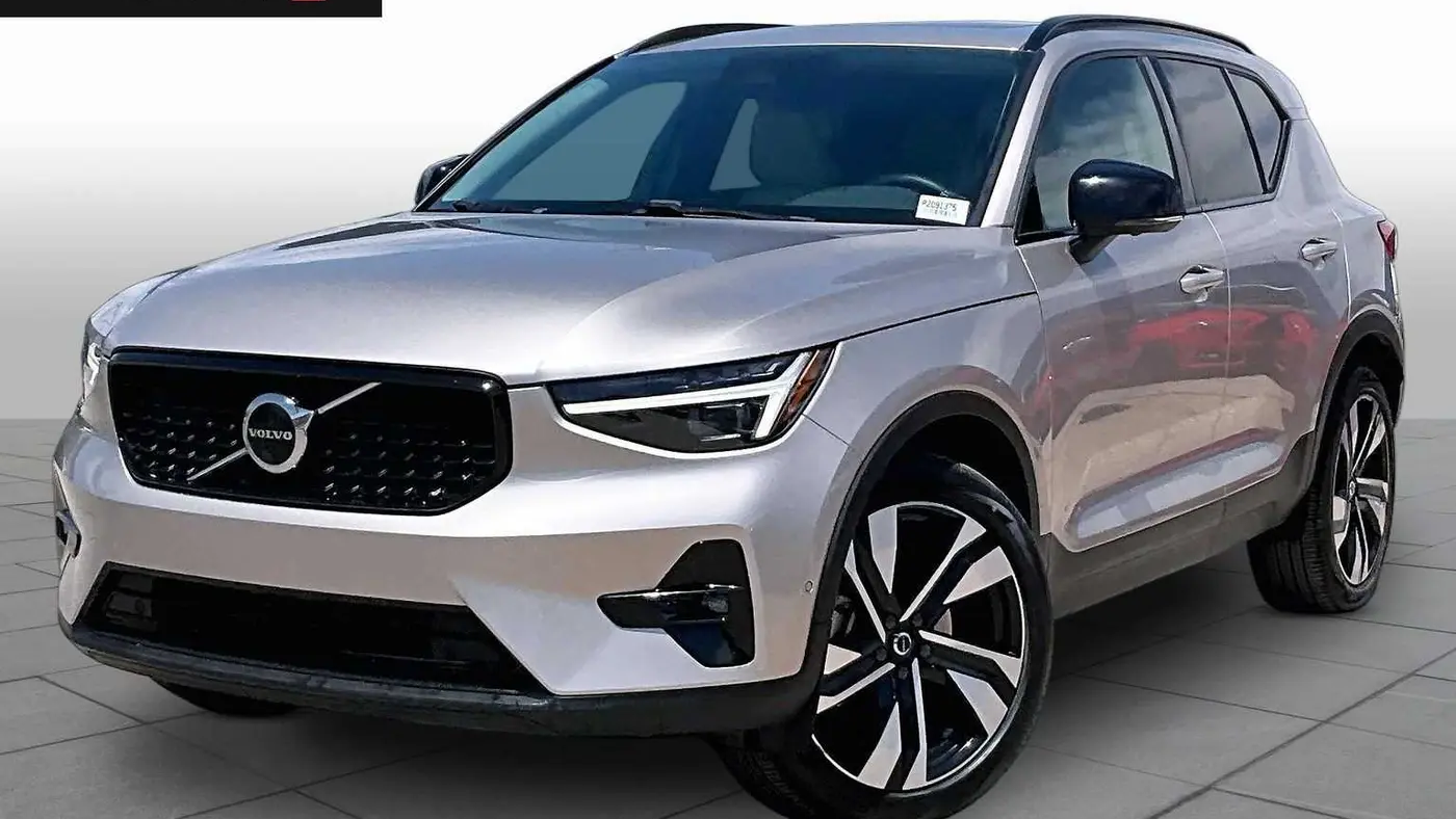 Preowned 2023 Volvo XC40 B5 Ultimate Dark Theme for Sale