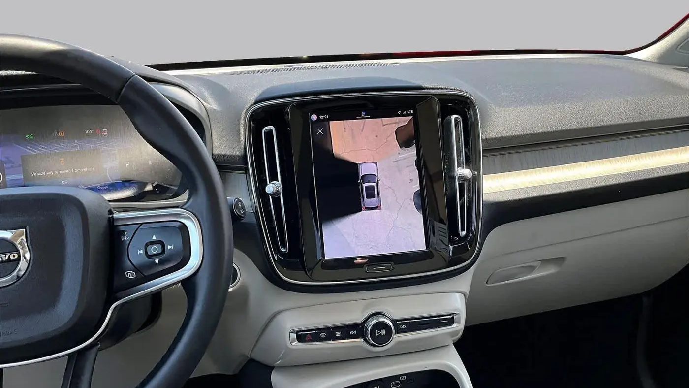 2023 Volvo XC40 B5 Ultimate Dark Theme