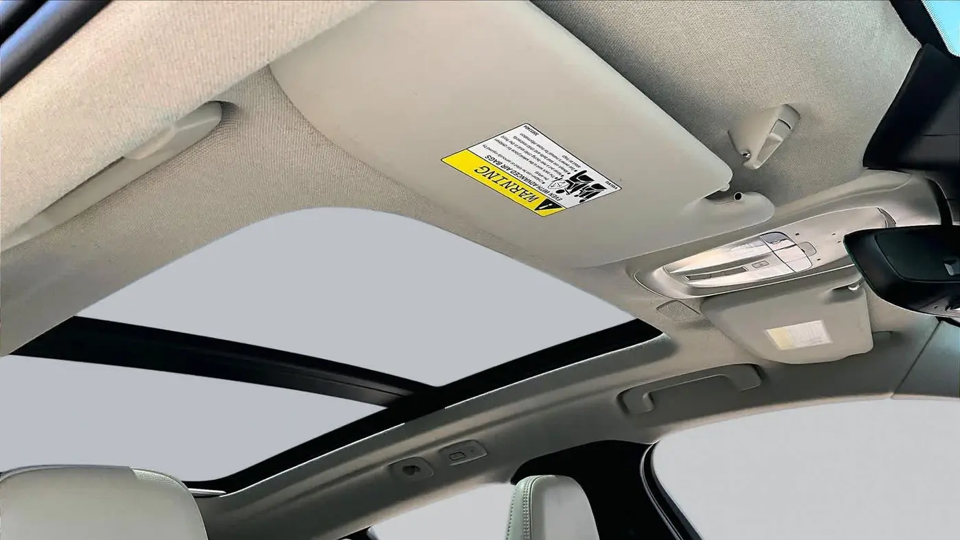 2023 Volvo XC40 B5 Ultimate Dark Theme