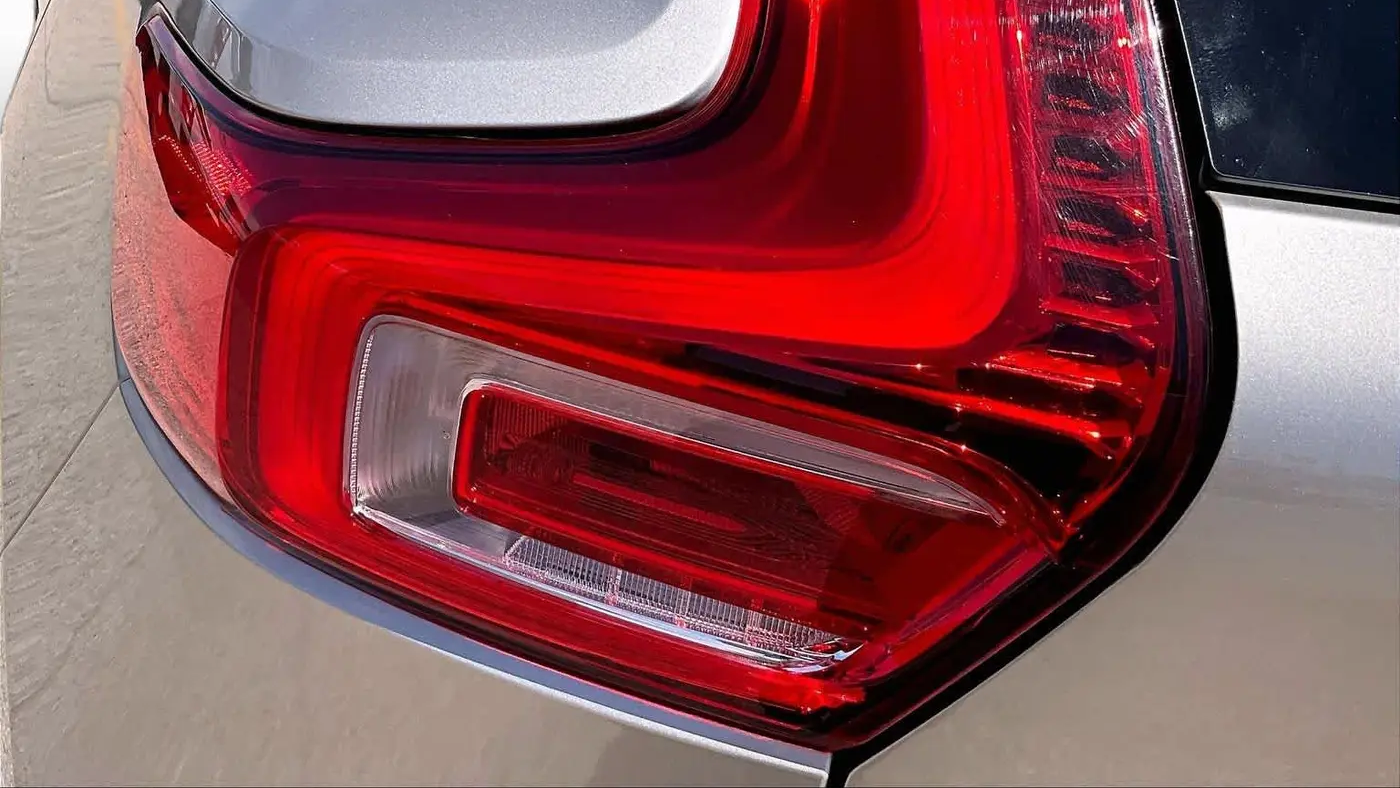 2023 Volvo XC40 B5 Ultimate Dark Theme