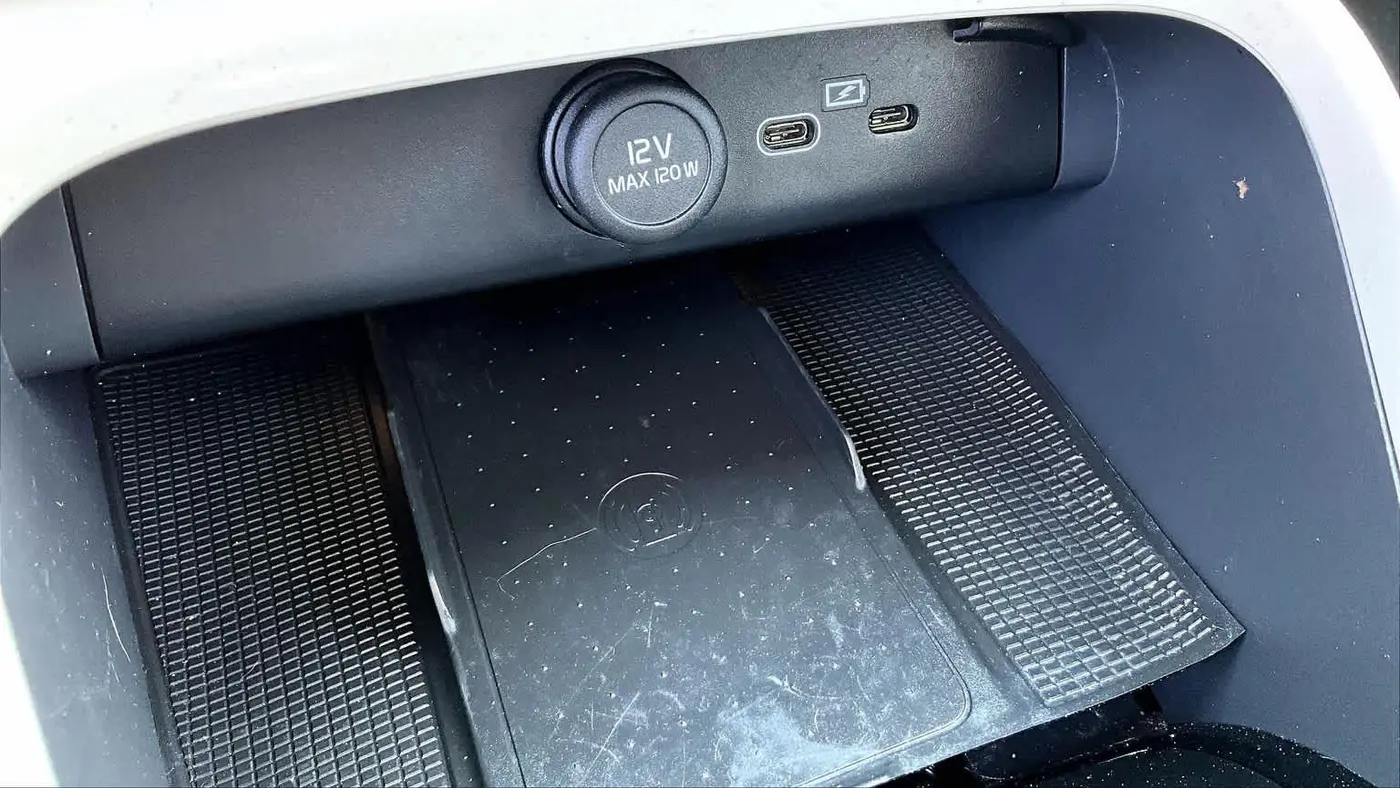 2023 Volvo XC40 B5 Ultimate Dark Theme
