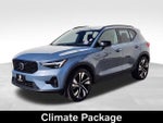 2023 XC40 Thumbnail 5