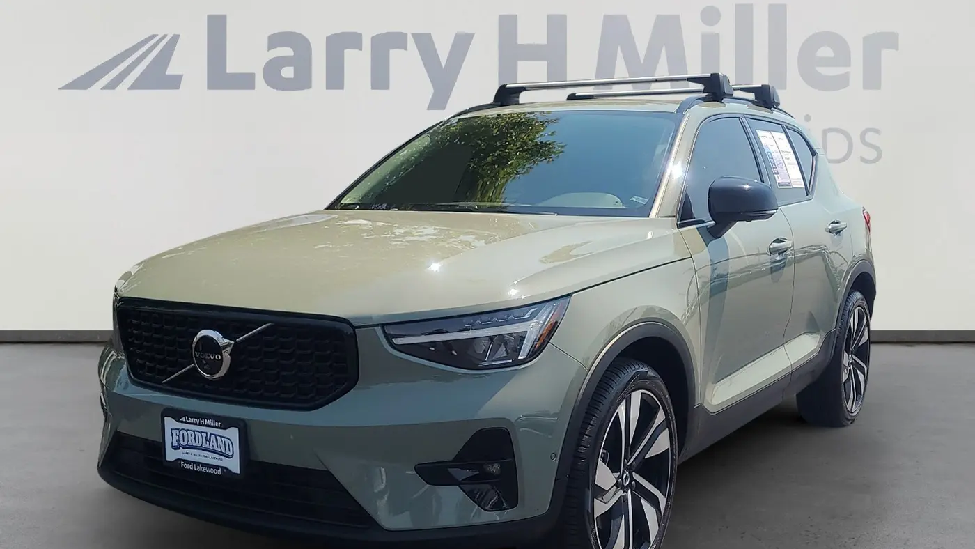 Preowned 2023 Volvo XC40 B5 Ultimate Dark Theme for Sale