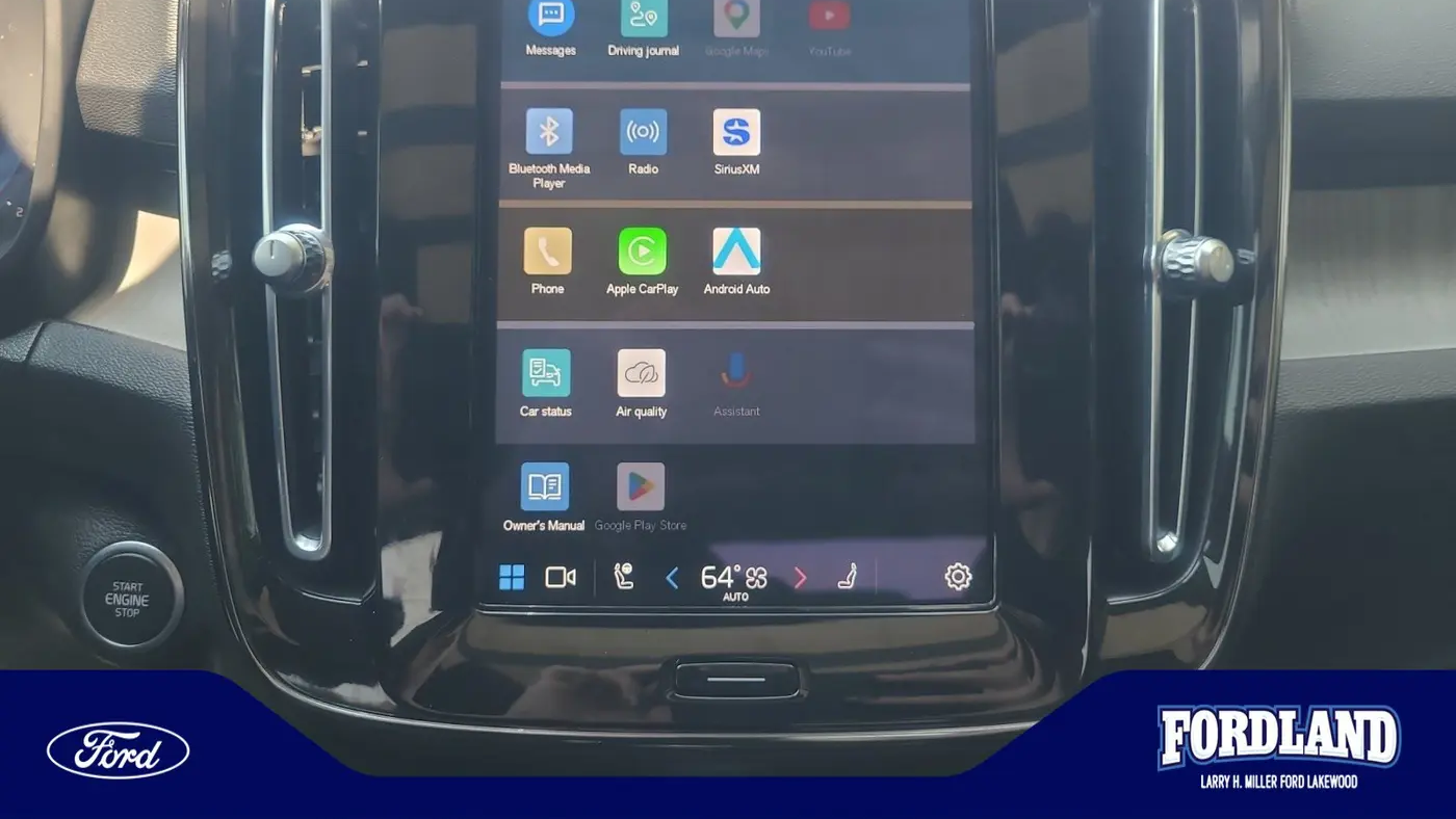 2023 Volvo XC40 B5 Ultimate Dark Theme