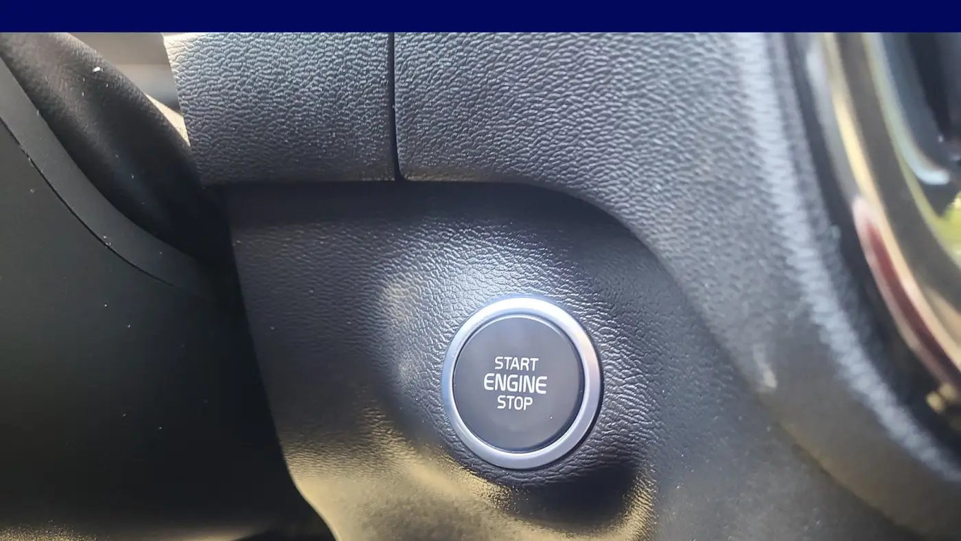 2023 Volvo XC40 B5 Ultimate Dark Theme