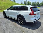2023 V60 Cross Country Thumbnail 2