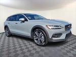 2025 V60 Cross Country Thumbnail 1