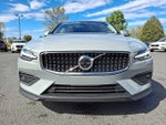 2025 V60 Cross Country Thumbnail 2