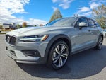 2025 V60 Cross Country Thumbnail 3