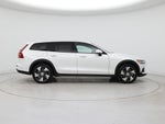 2025 V60 Cross Country Thumbnail 7