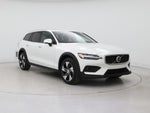 2025 V60 Cross Country Thumbnail 1