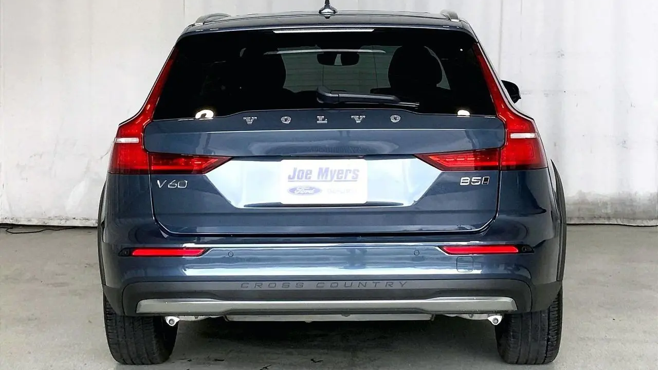 2025 Volvo V60 Cross Country B5 Plus
