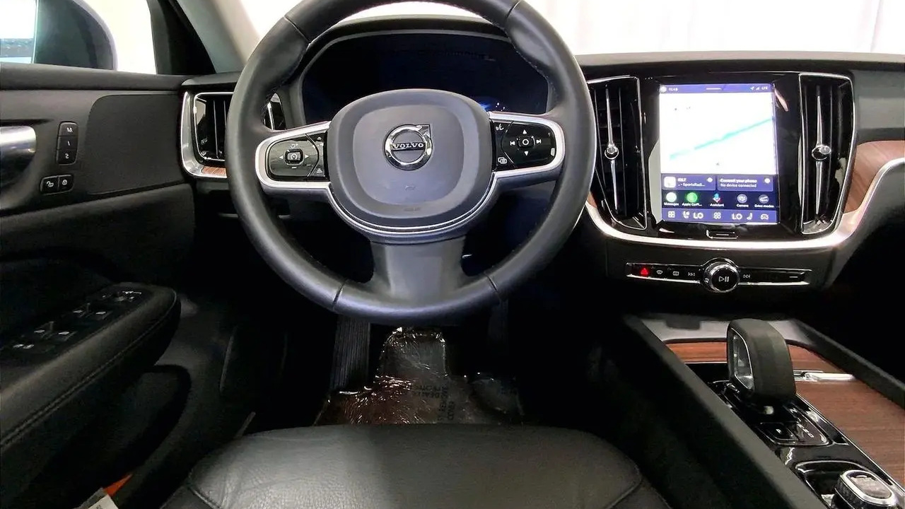 2025 Volvo V60 Cross Country B5 Plus