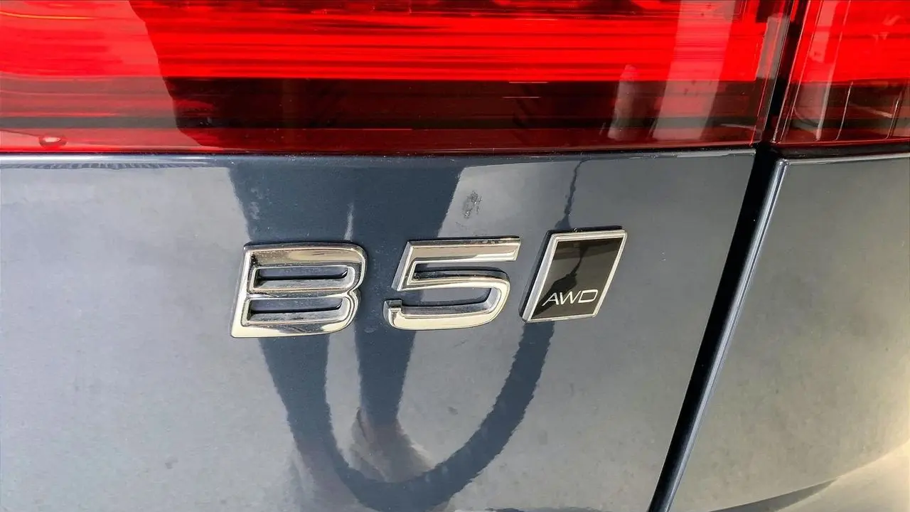 2025 Volvo V60 Cross Country B5 Plus