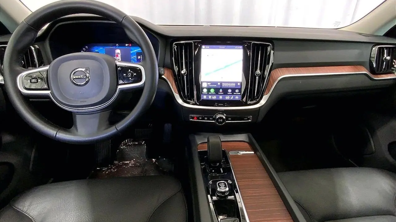 2025 Volvo V60 Cross Country B5 Plus