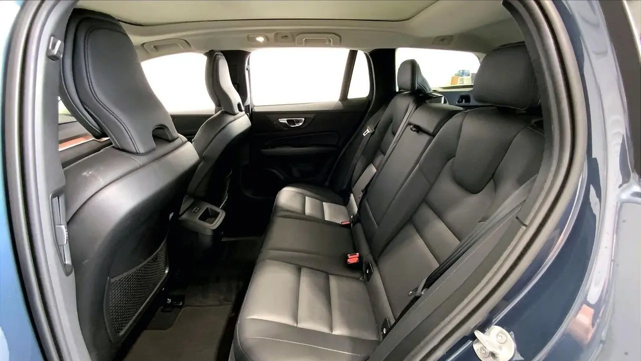 2025 Volvo V60 Cross Country B5 Plus
