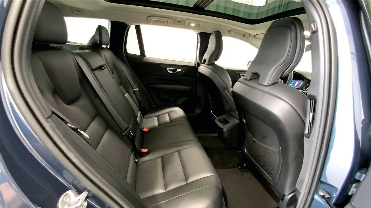 2025 Volvo V60 Cross Country B5 Plus
