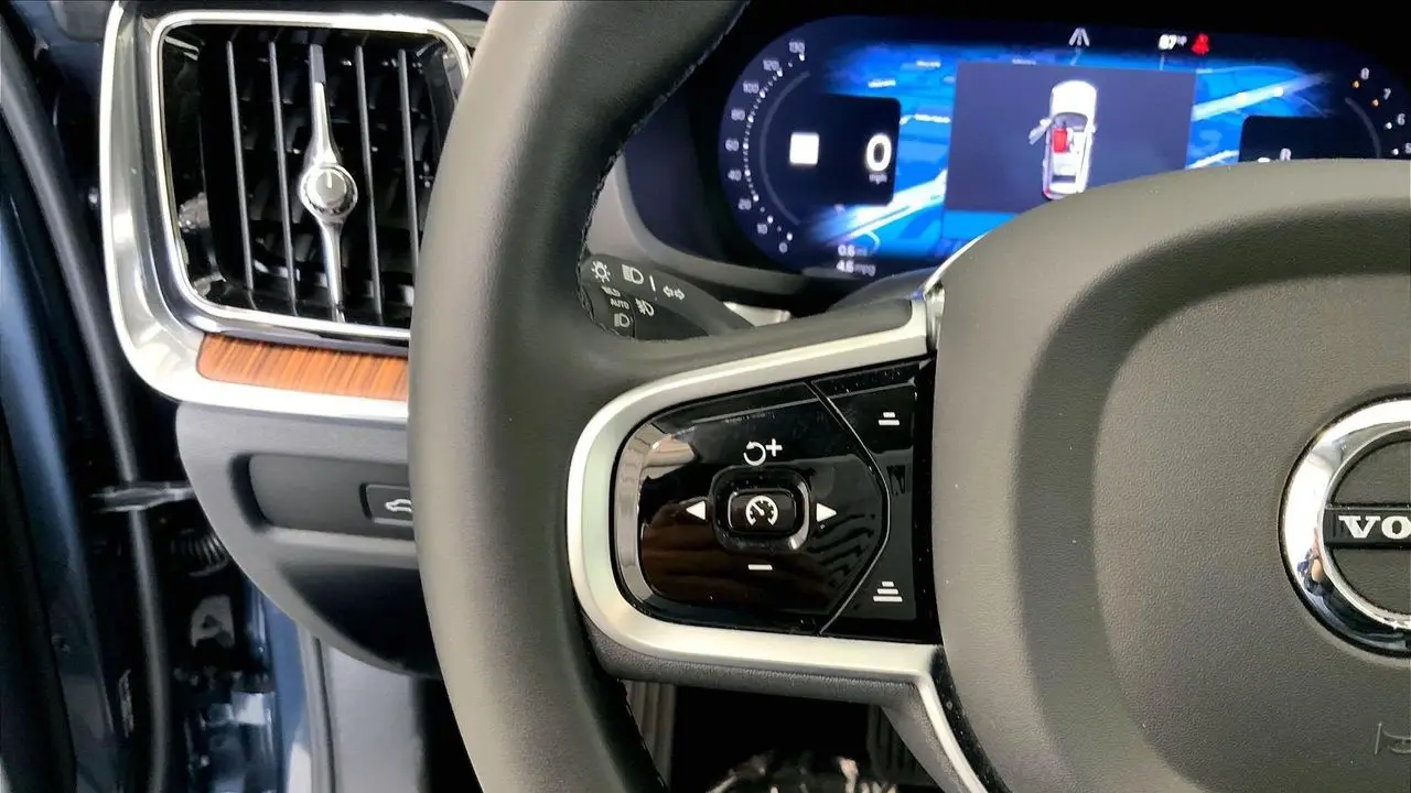 2025 Volvo V60 Cross Country B5 Plus