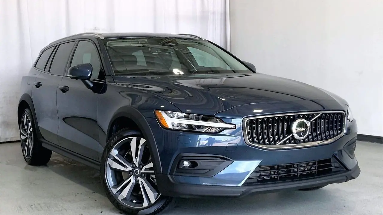 Preowned 2025 Volvo V60 Cross Country B5 Plus for Sale