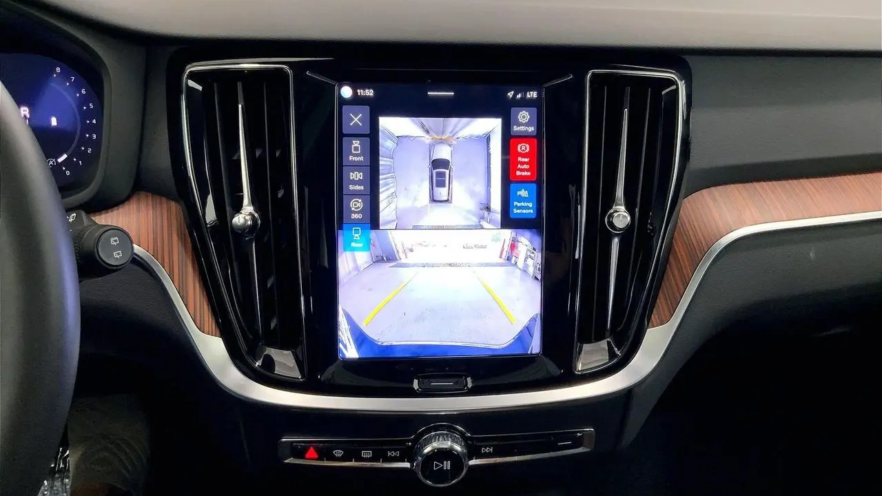 2025 Volvo V60 Cross Country B5 Plus