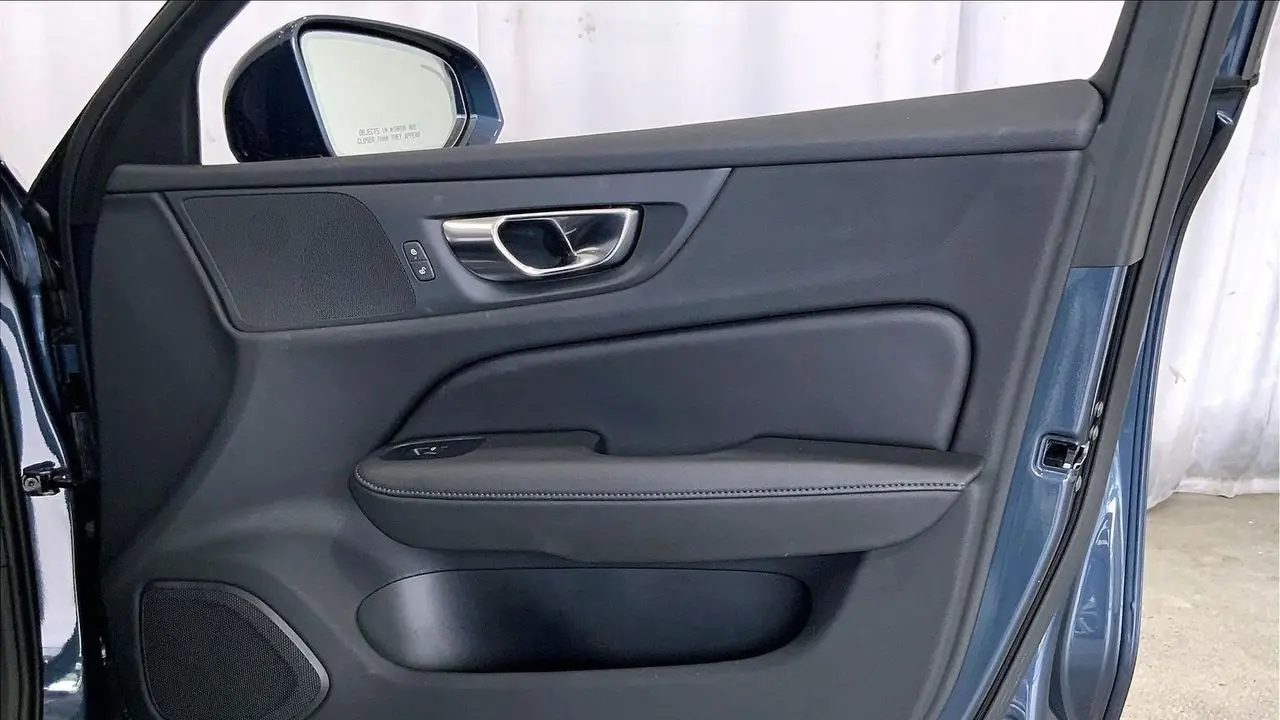 2025 Volvo V60 Cross Country B5 Plus