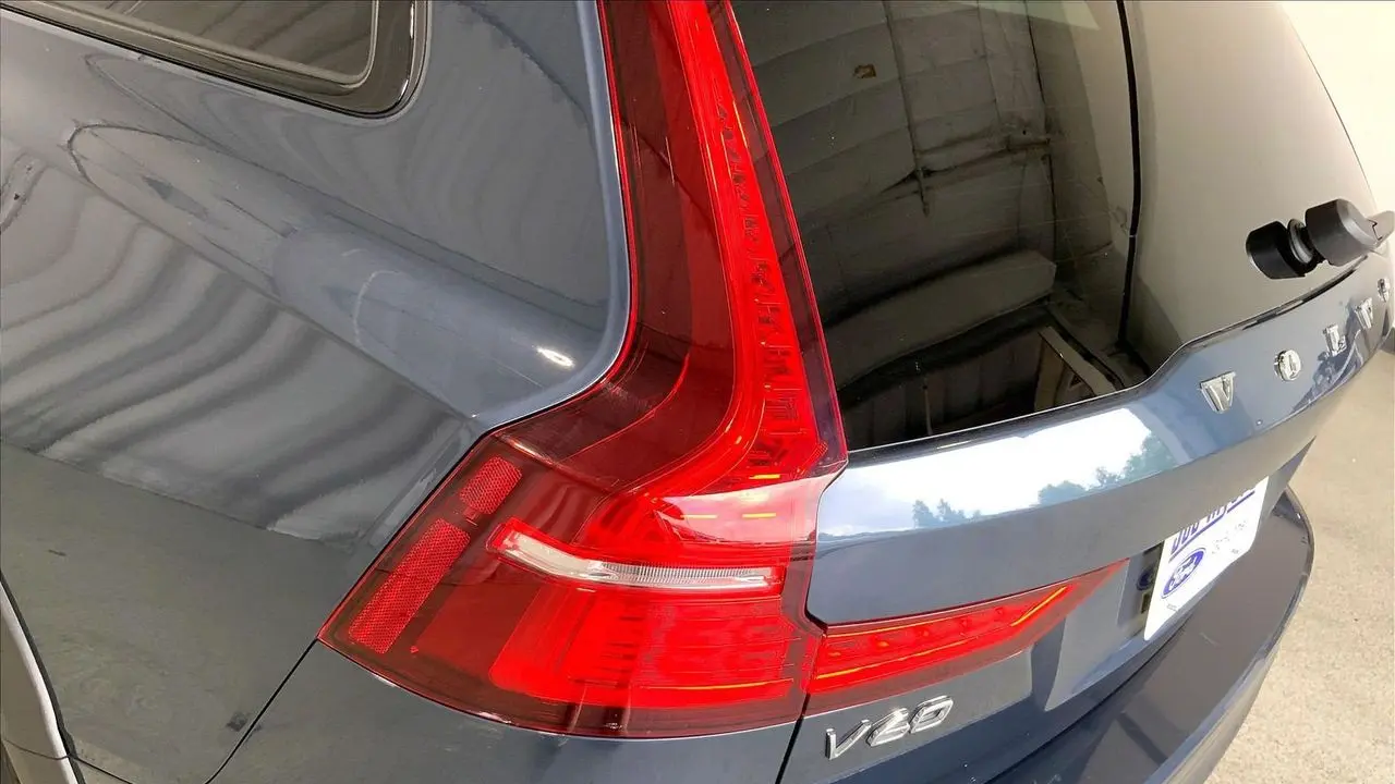 2025 Volvo V60 Cross Country B5 Plus
