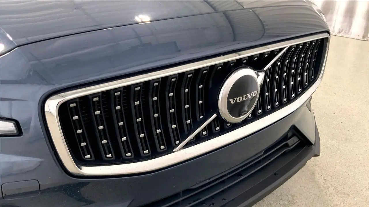 2025 Volvo V60 Cross Country B5 Plus