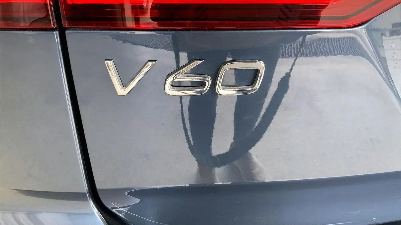 2025 Volvo V60 Cross Country B5 Plus