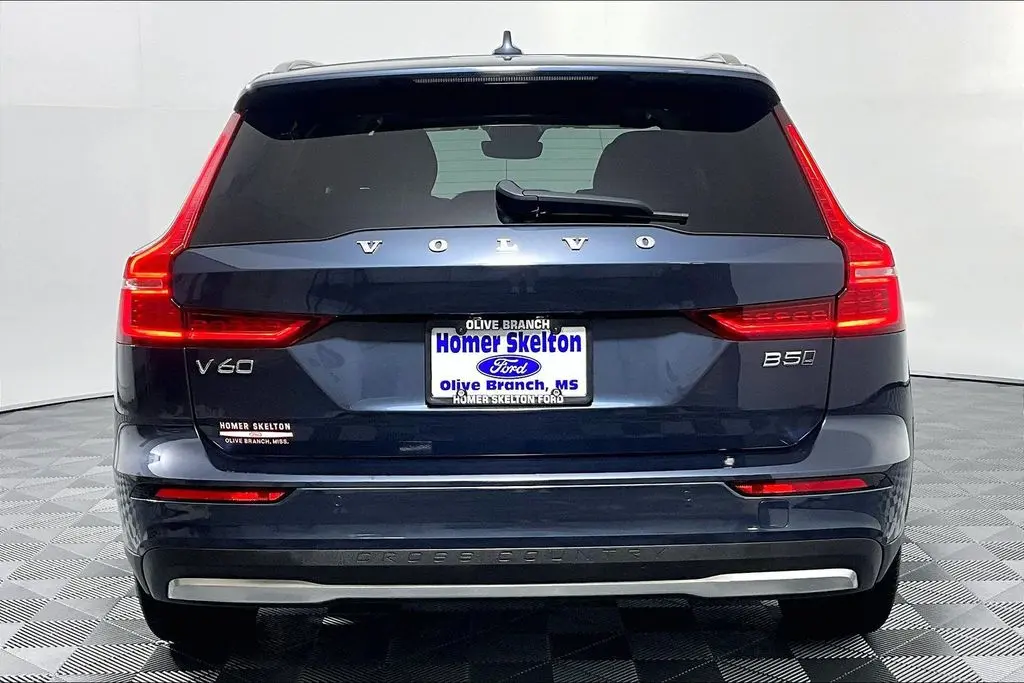2025 Volvo V60 - $34,941
