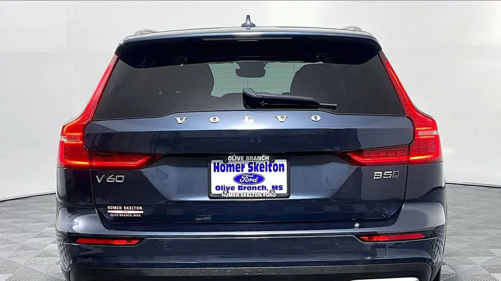 2025 Volvo V60 Cross Country B5 Plus
