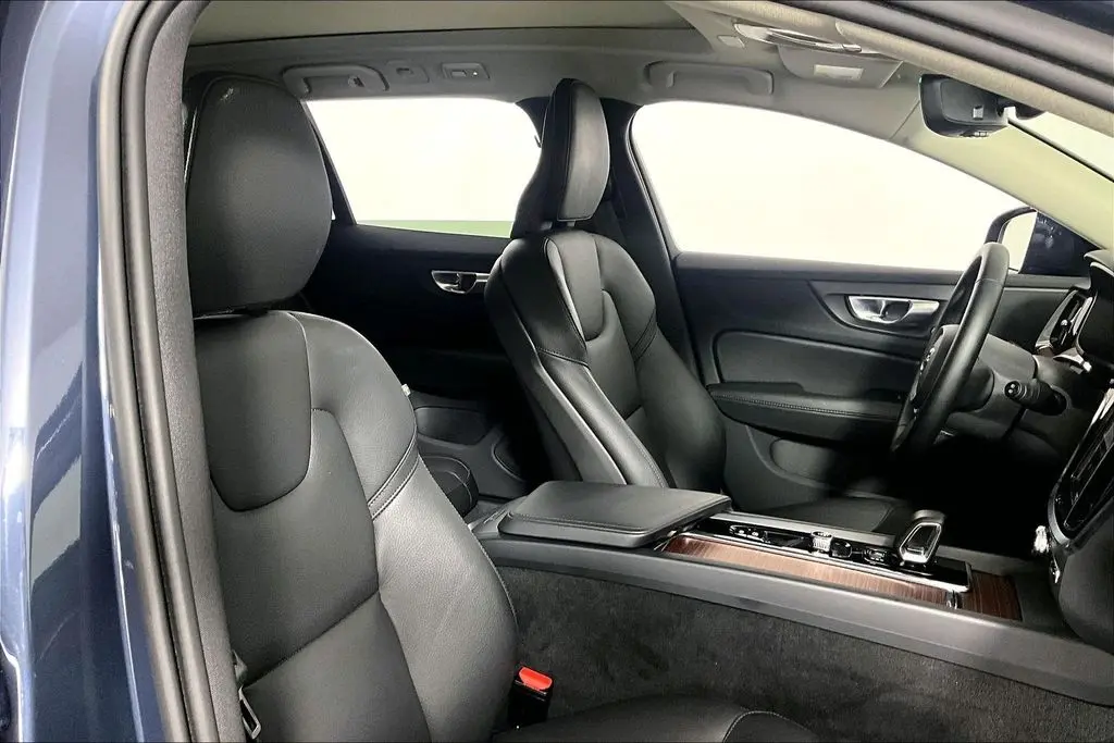 2025 Volvo V60 - $34,941