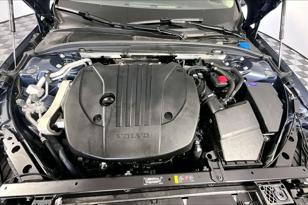 2025 Volvo V60 - $34,941