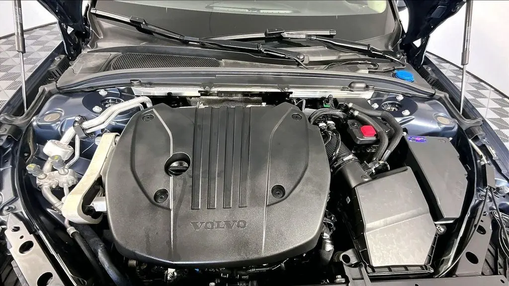 2025 Volvo V60 Cross Country B5 Plus