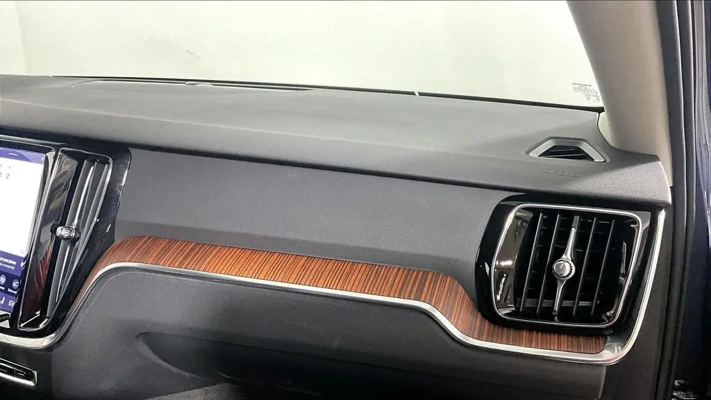2025 Volvo V60 Cross Country B5 Plus