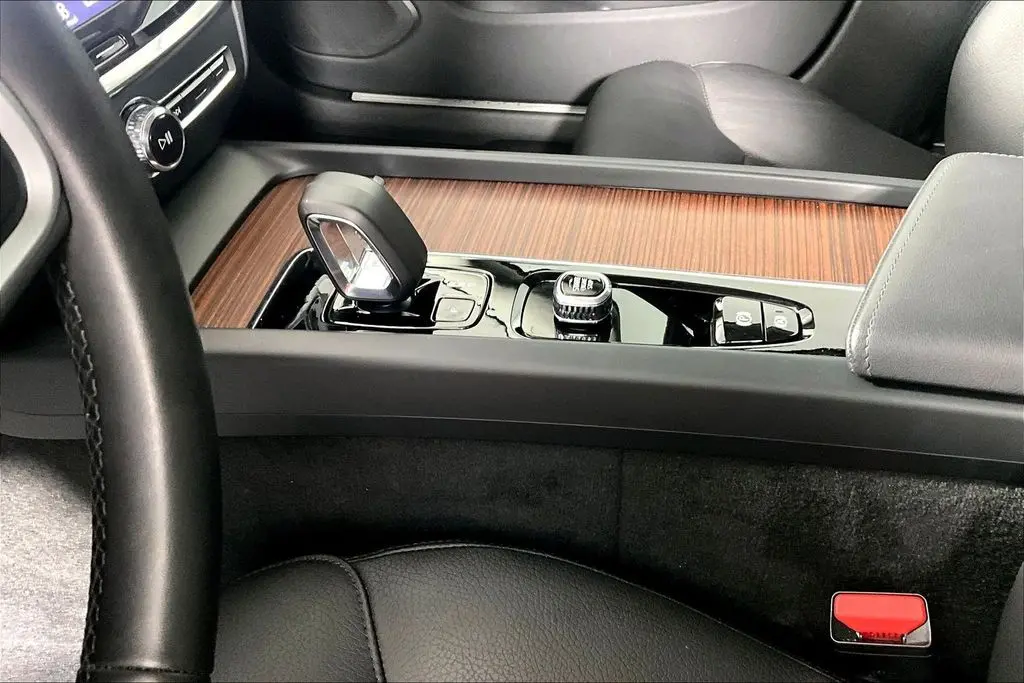 2025 Volvo V60 - $34,941