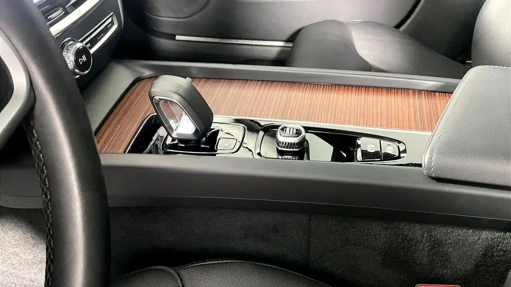 2025 Volvo V60 Cross Country B5 Plus