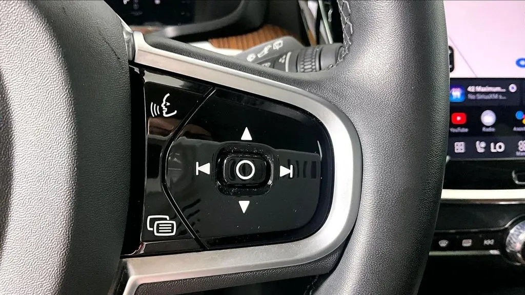 2025 Volvo V60 Cross Country B5 Plus