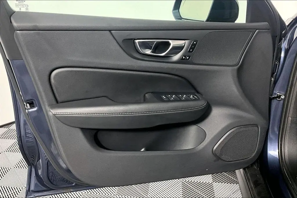 2025 Volvo V60 - $34,941