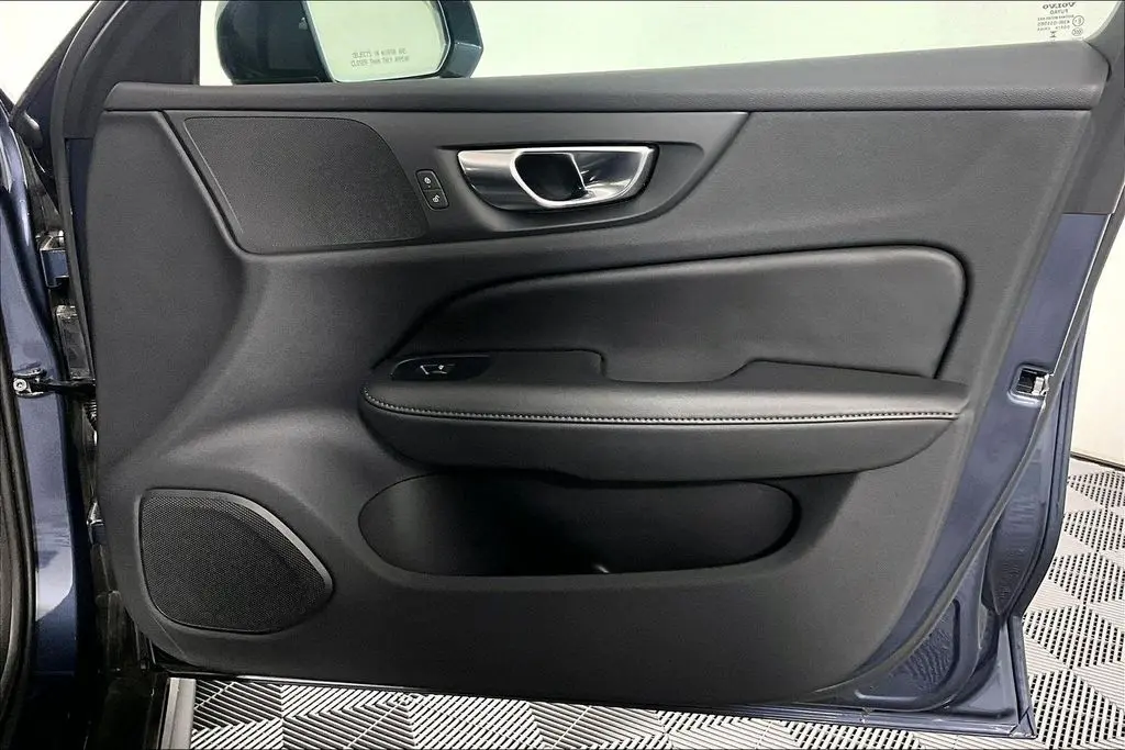 2025 Volvo V60 - $34,941