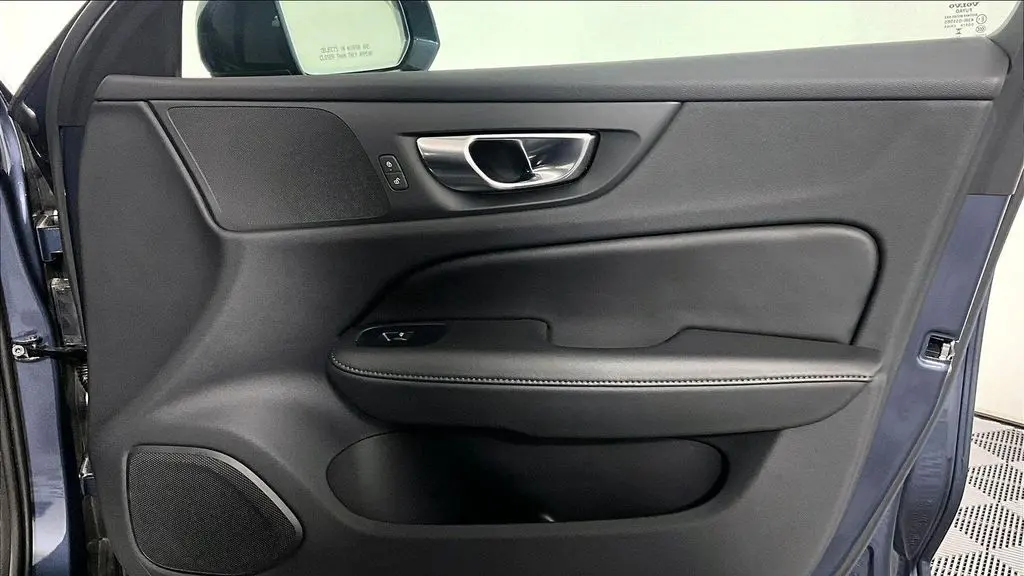 2025 Volvo V60 Cross Country B5 Plus