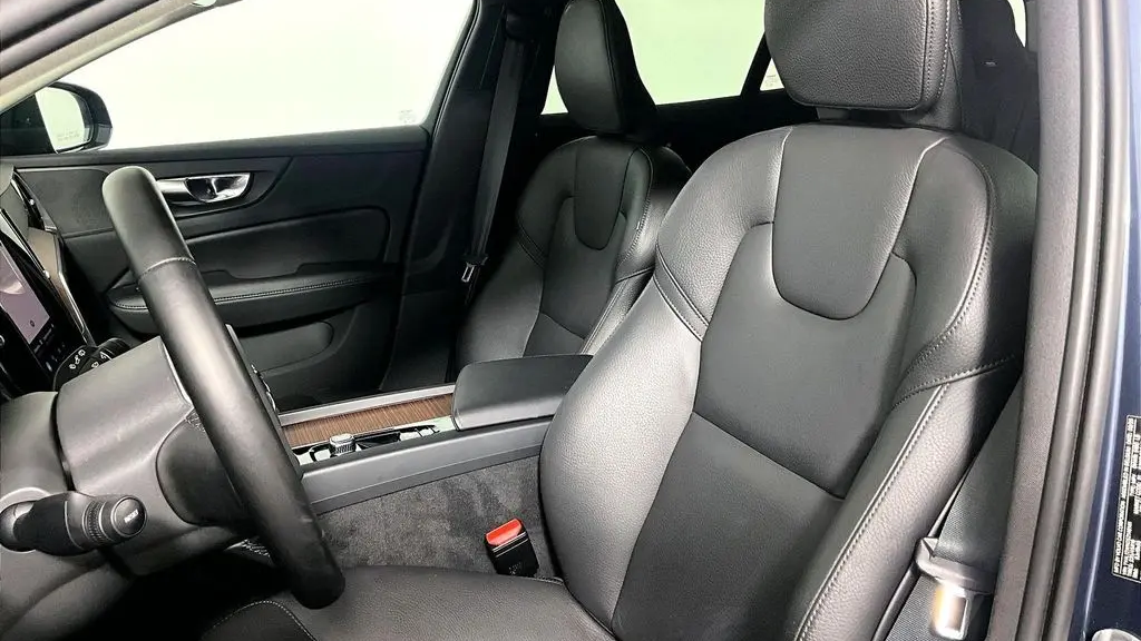 2025 Volvo V60 Cross Country B5 Plus