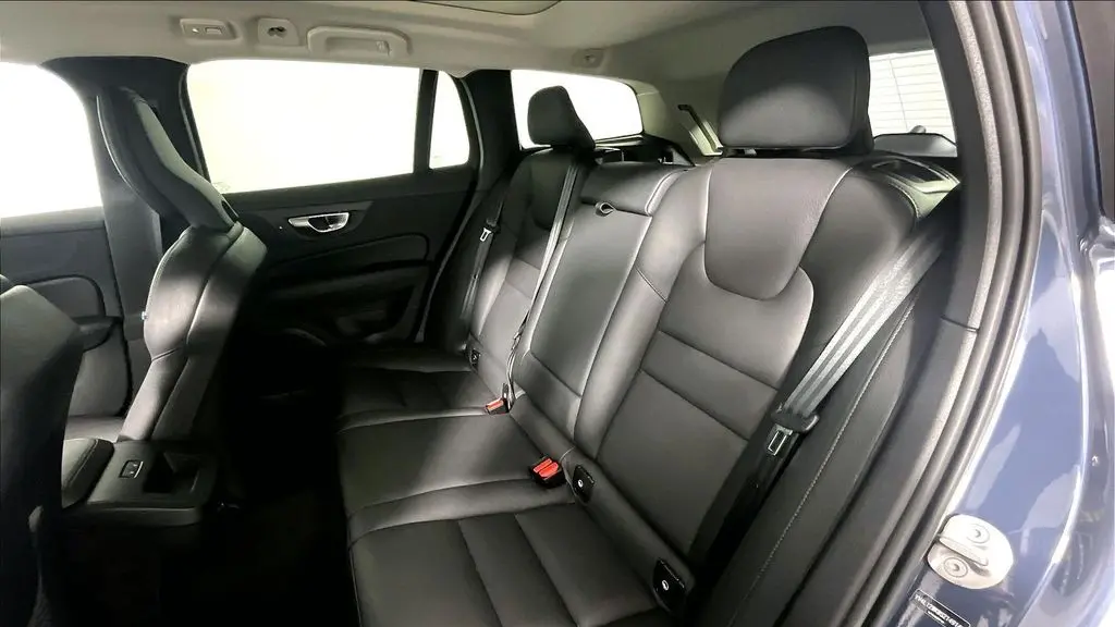 2025 Volvo V60 Cross Country B5 Plus