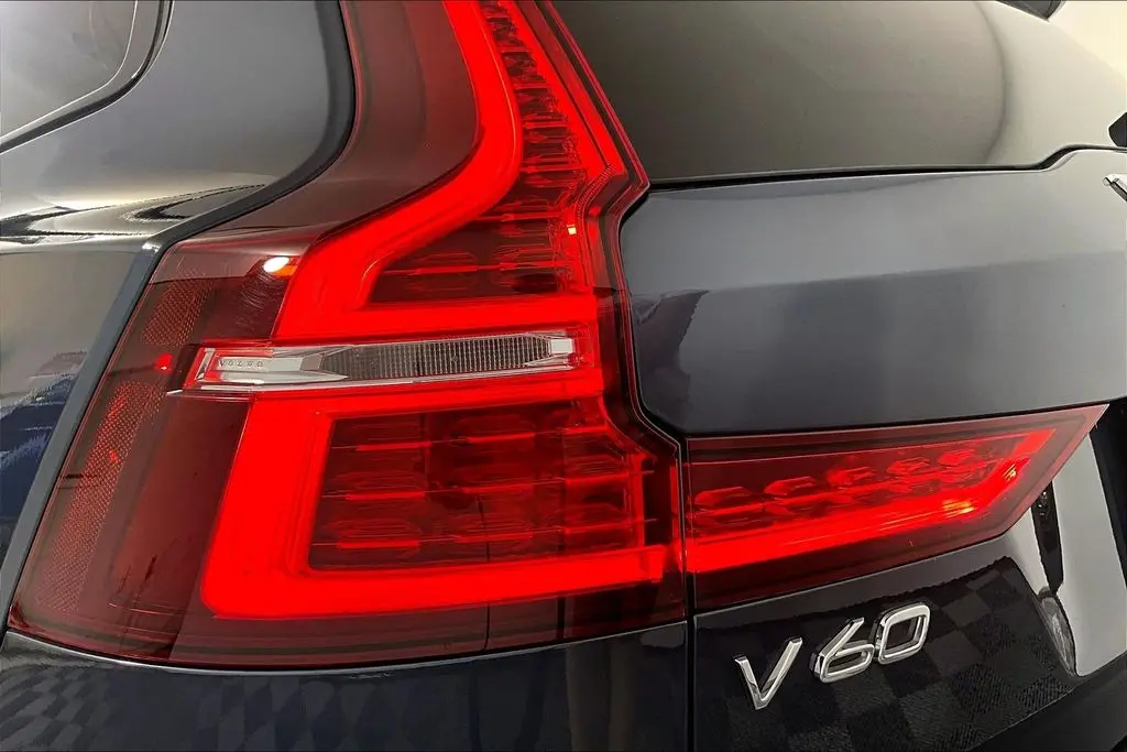 2025 Volvo V60 - $34,941