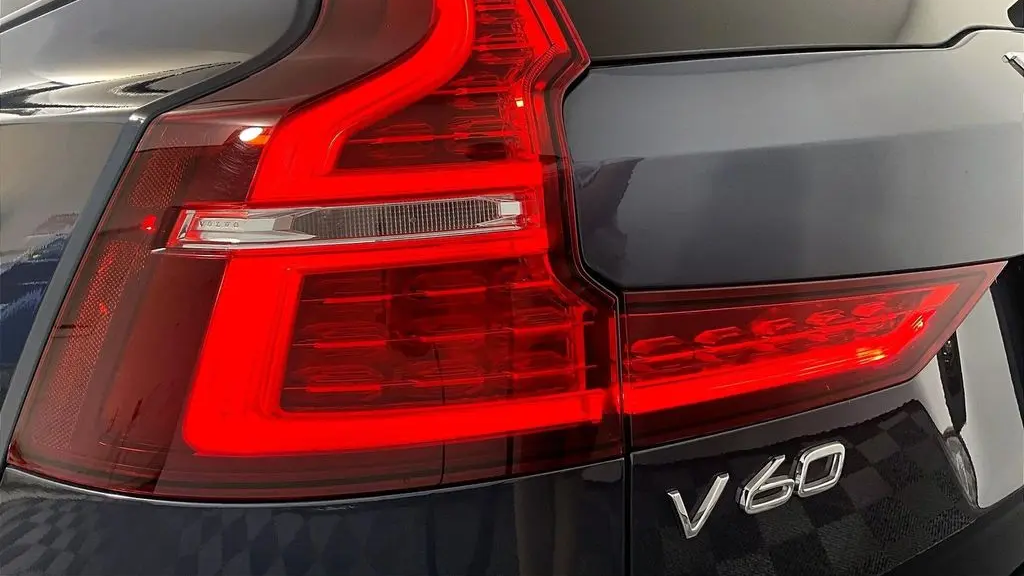 2025 Volvo V60 Cross Country B5 Plus
