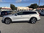 2025 V60 Cross Country Thumbnail 4
