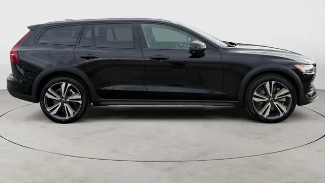 2025 Volvo V60 Cross Country B5 Plus
