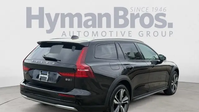 2025 Volvo V60 Cross Country B5 Plus
