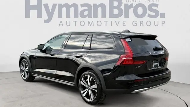 2025 Volvo V60 Cross Country B5 Plus