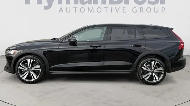 2025 Volvo V60 Cross Country B5 Plus