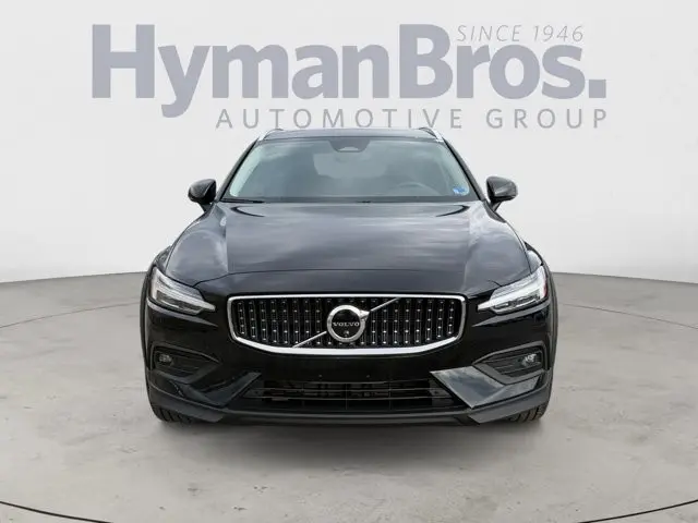 2025 Volvo V60 - $36,995
